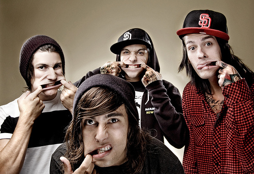 Pierce The Veil signs to Fearless Records