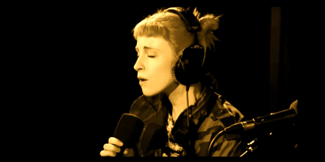 Paramore New Acoustic Performance: “Hate To See Your Heart Break”