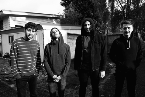 Lee Corey Oswald release new track “Snowglobe”