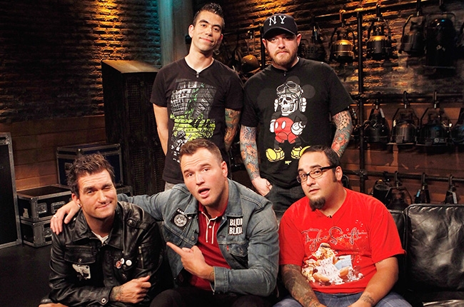 Hayley Williams Joins New Found Glory Onstage