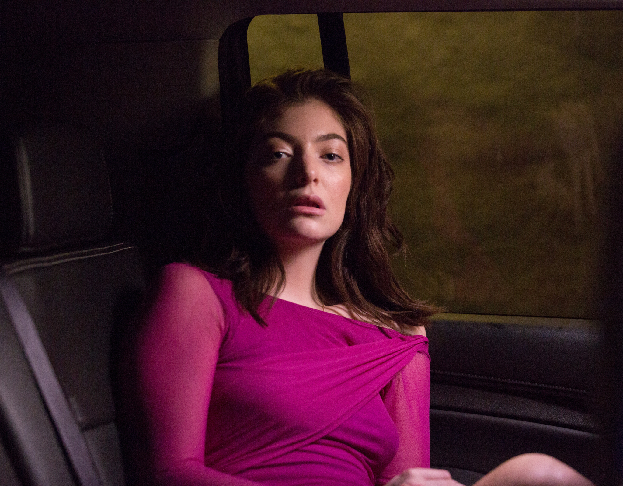 Lorde debuts music video for single “Perfect Places”
