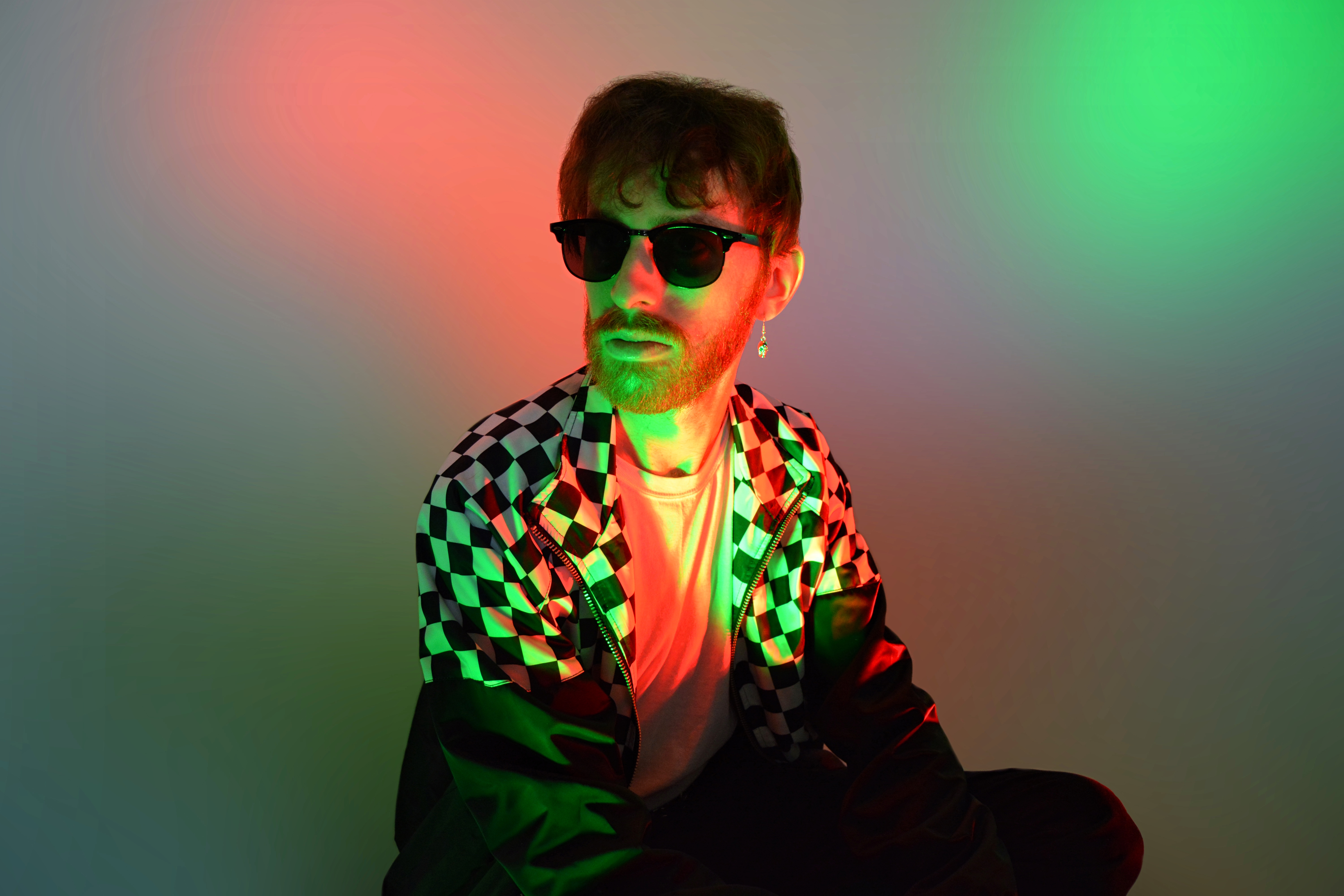 Feyer premieres video for “Parties”
