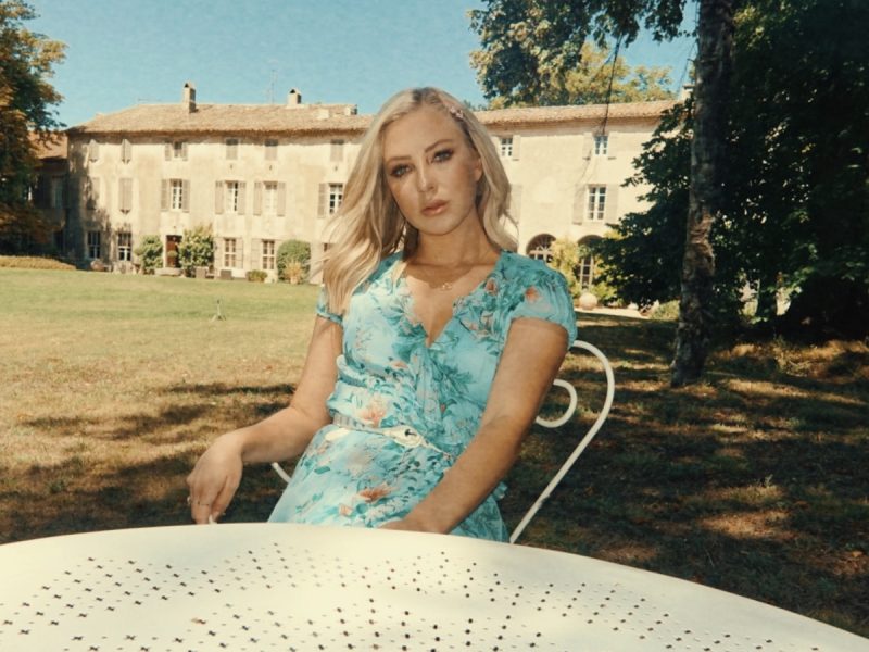 Iris premieres music video for latest single “Stars”